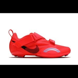 Nike superrep cycle shoes in crimson size 8.5